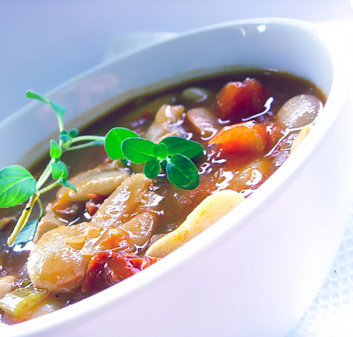 Cуп с фасолью и помидорами