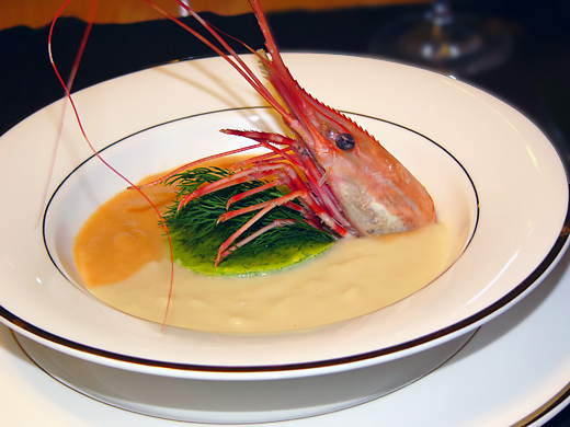 Дуэт супа-пюре из корневого сельдерея и биска из лангустов с фланом из кресс-салата