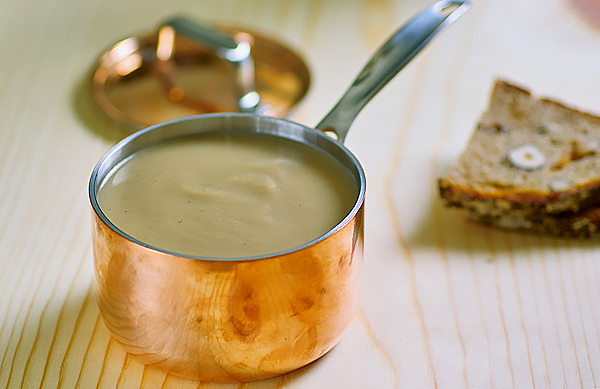 Сливочный суп-пюре из сельдерея с каштанами