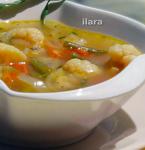 Овощной суп с хрустящими сырными тостиками