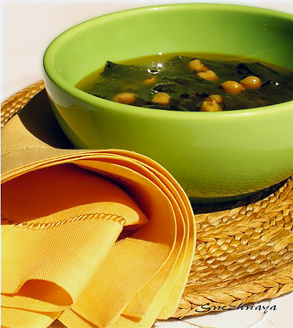 Суп с горохом нут и шпинатом