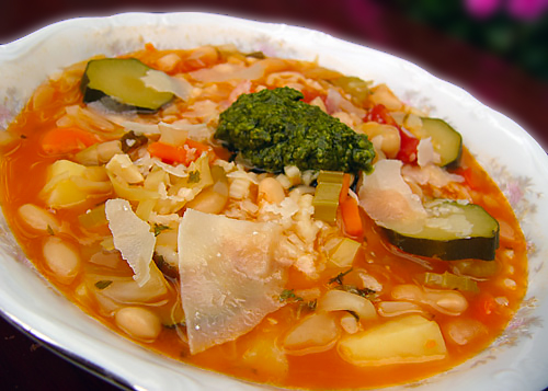 Минестроне с соусом песто