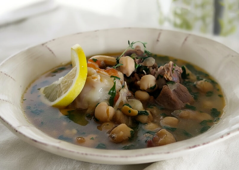 Суп с мясом и горохом нут