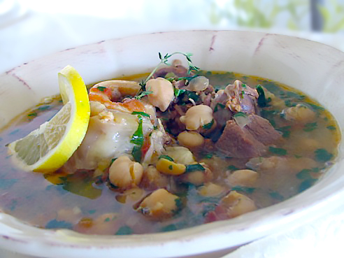 Суп с мясом и горохом нут