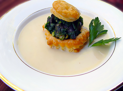 Суп-пюре из чеснока с улитками