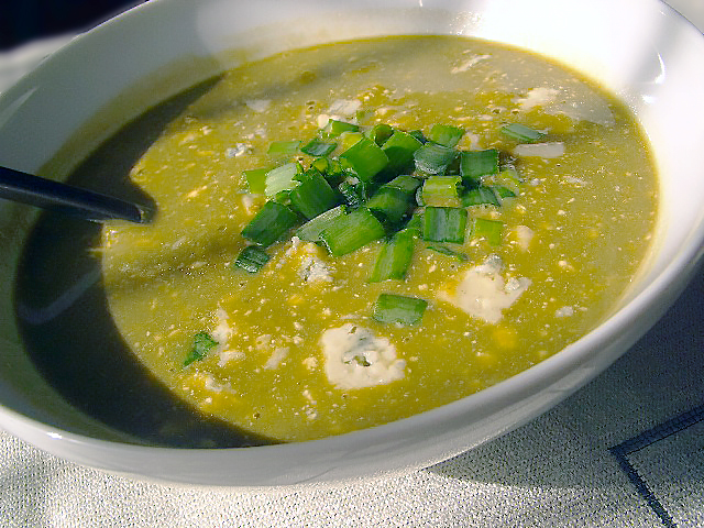 Суп-пюре из щавеля с голубым сыром