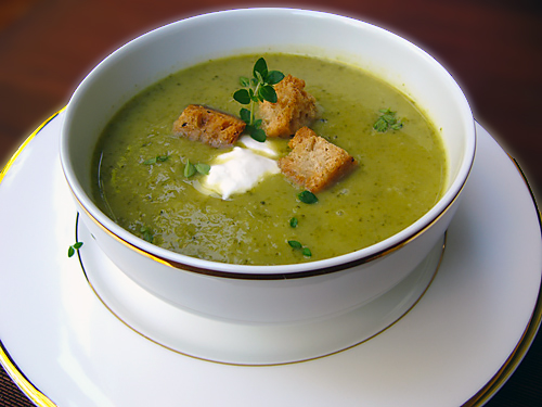 Суп-пюре из брокколи и лука-порея