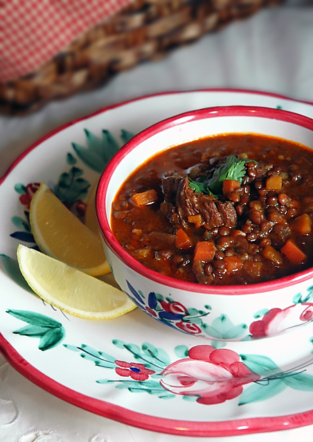 Суп с чечевицей, мясом и мозговой косточкой