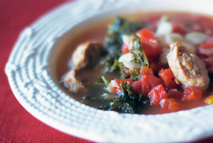 Суп с фасолью и кале