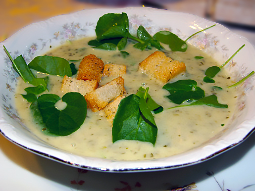 Суп-пюре из кресс-салата и груши