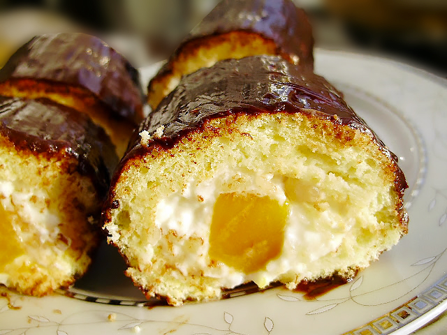 Мини-рулеты с рисовым кремом и манго