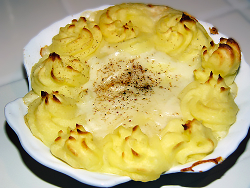 Запеченные морские гребешки с соусом Морне и картофельным пюре