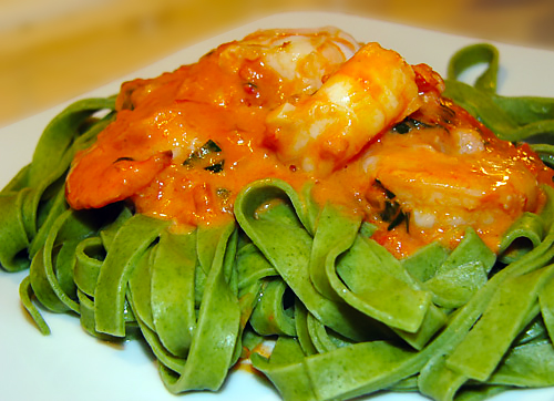 Креветки в розовом соусе