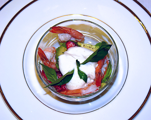 Клубничный салат с креветками