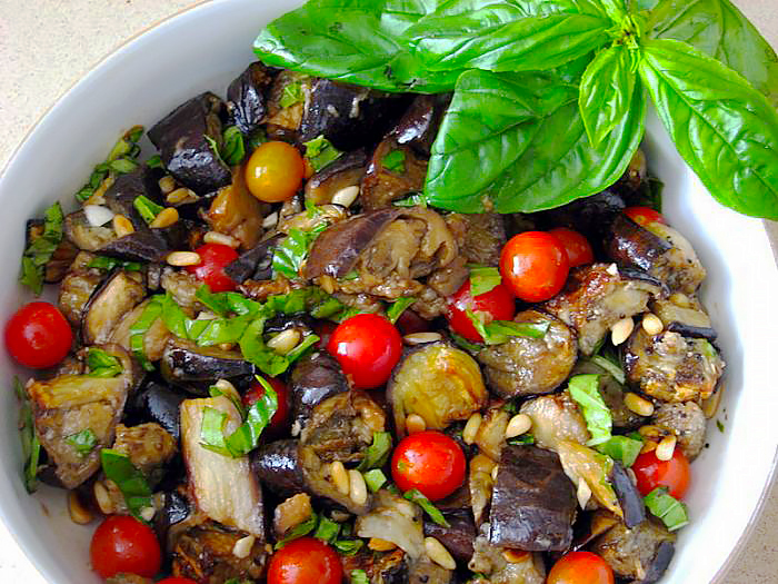 Салат из баклажанов с базиликом