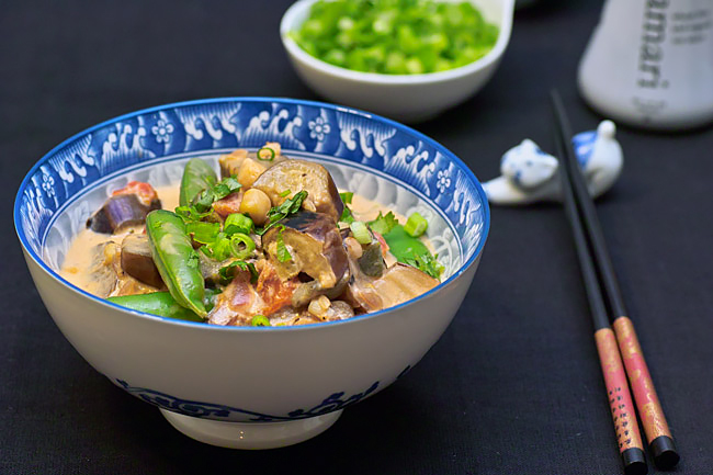 Зеленое карри с баклажанами (Eggplant Green Curry)