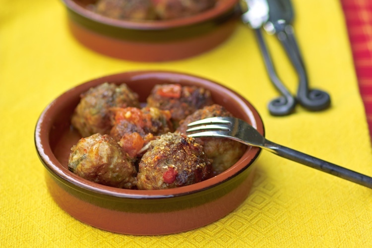 Закусочные тефтельки в пикантном соусе