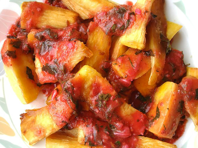 Острый соус из тамарилло и чили (Ají de tomate de árbol)