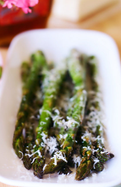 Спаржа с пармезаном