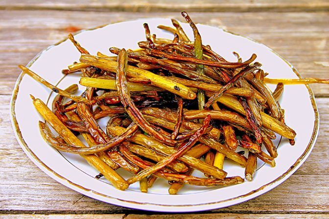 Жареные чесночные стрелки