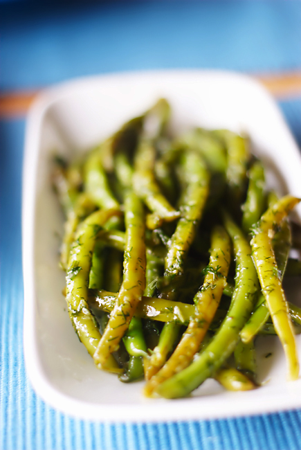 Стручковая фасоль или спаржа в чесночном маринаде