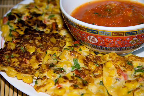 Кукурузные лепешки с соусом карри
