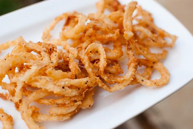 Лук, жаренный во фритюре