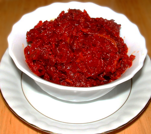 Свекла, тушенная с соленым огурцом