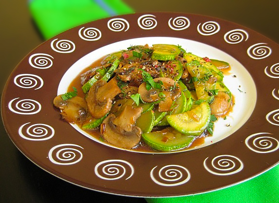 Кабачки с грибами в соусе терияки