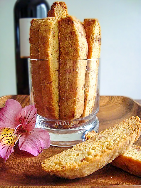 Бискотти с пармезаном и прошутто