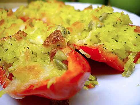 Перец, запеченный с рисом и фетой