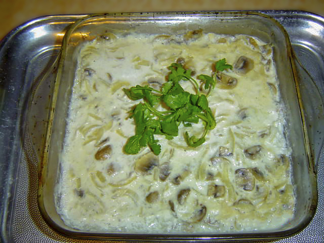 Рыба в сметанно-грибном соусе в микроволновке