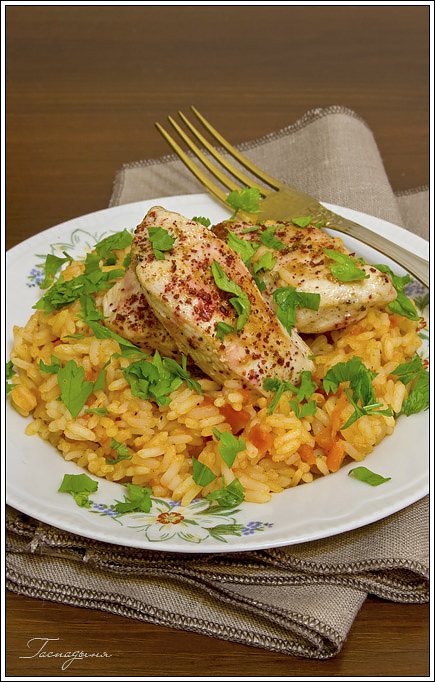 Курица с томатным пилавом (Tavuk ve Domatesli Pilav)