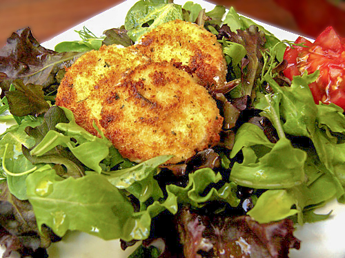 Cалат с теплым козьим сыром