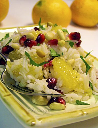 Салат с рисом, гранатами и апельсинами