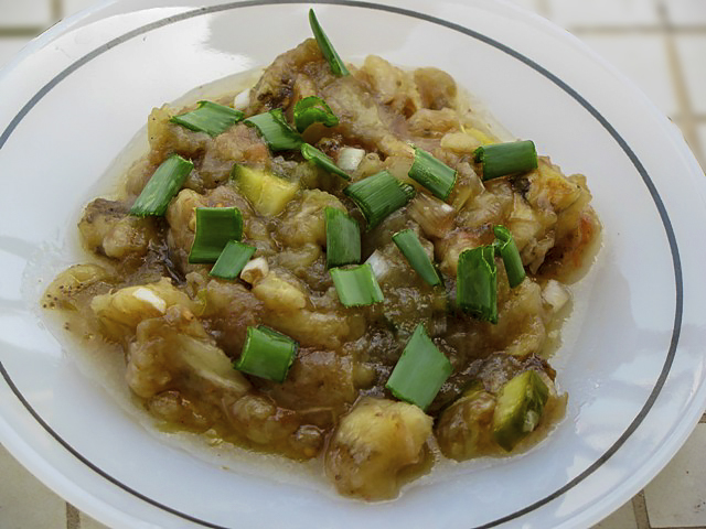 Легкий баклажанный салат