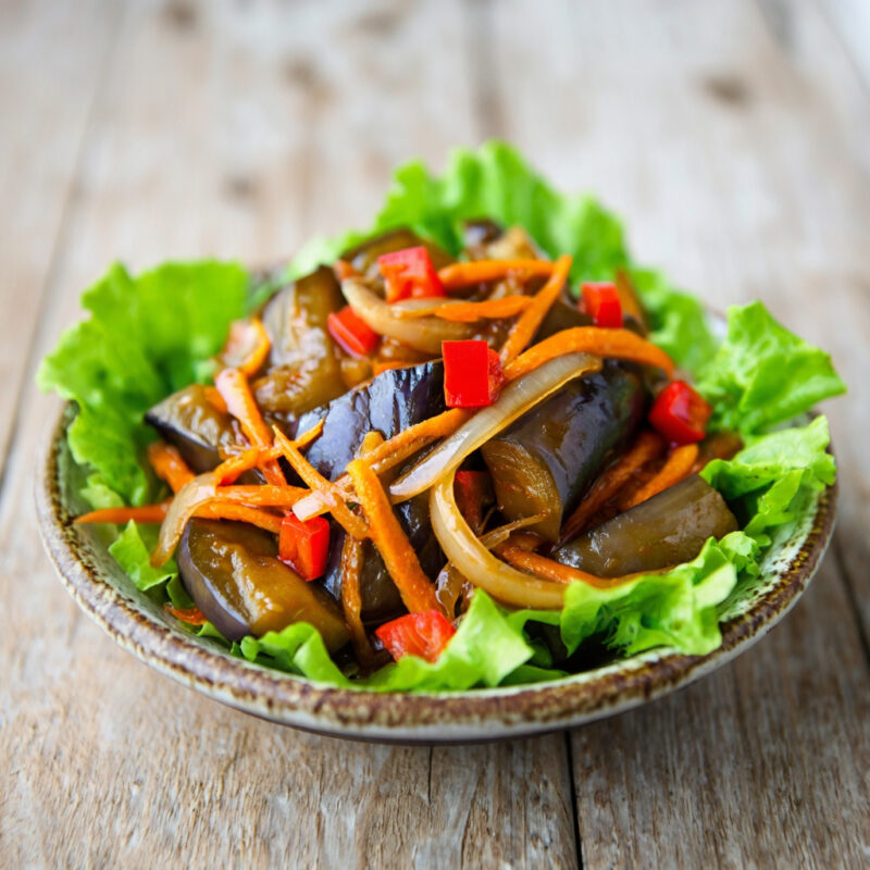 Острый салат из баклажанов