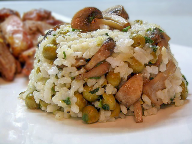 Жареный рис с шампиньонами