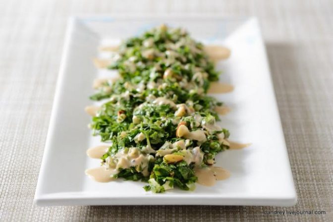 Салат из ароматных трав с тхиной