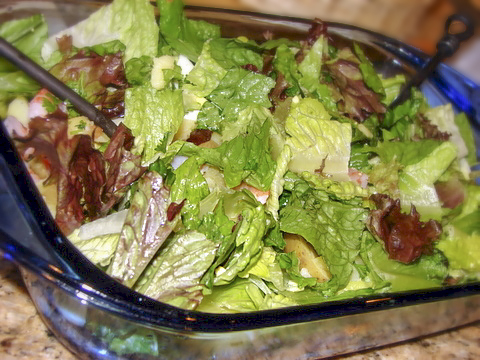 Салат из креветок и вареных яиц