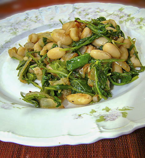 Шпинат и фасоль с карамелизированным луком (Sabanekh Bi Loubia)