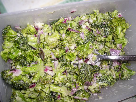 Салат из сырой брокколи