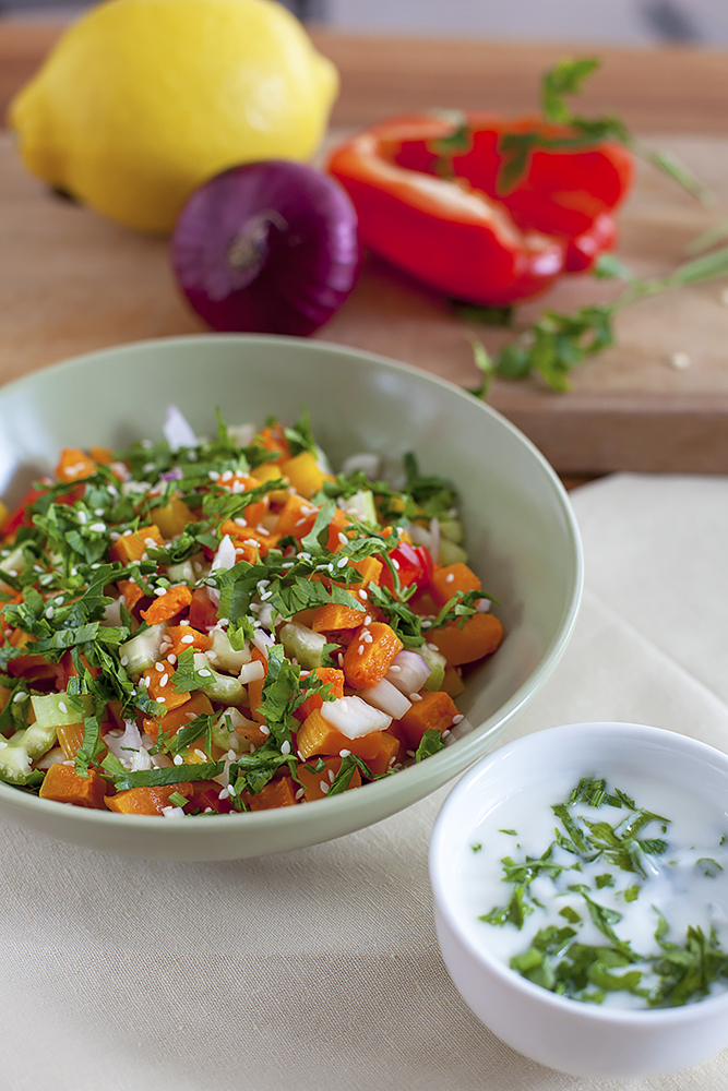 Салат из батата с соусом из йогурта