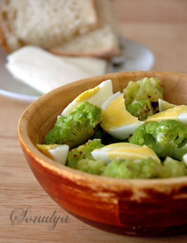 Салат из цветной капусты с яйцом