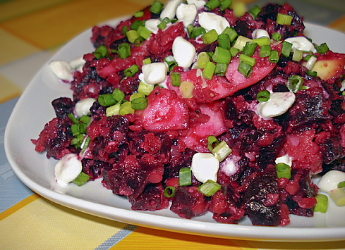Салат из свеклы, чечевицы и яблок
