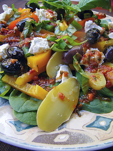 Салат с молодыми овощами