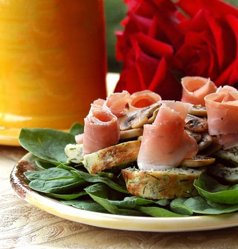 Грибной салат с прошутто (Mushroom Salad with Prosciutto)