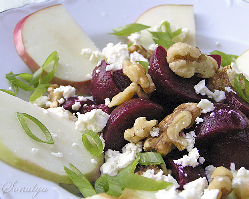 Свекольный салат с яблоками и орехами