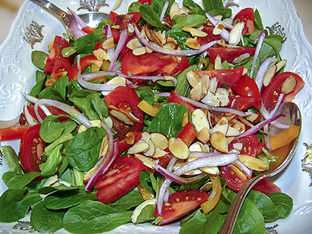 Салат с миндалем