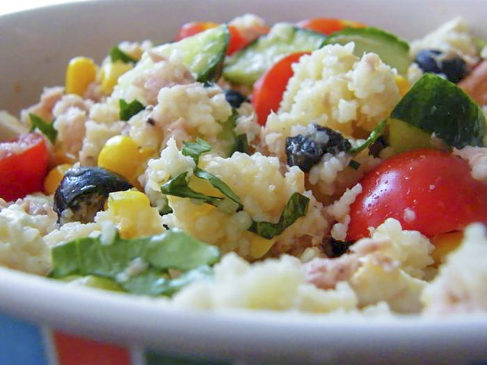 Салат из кускуса с тунцом